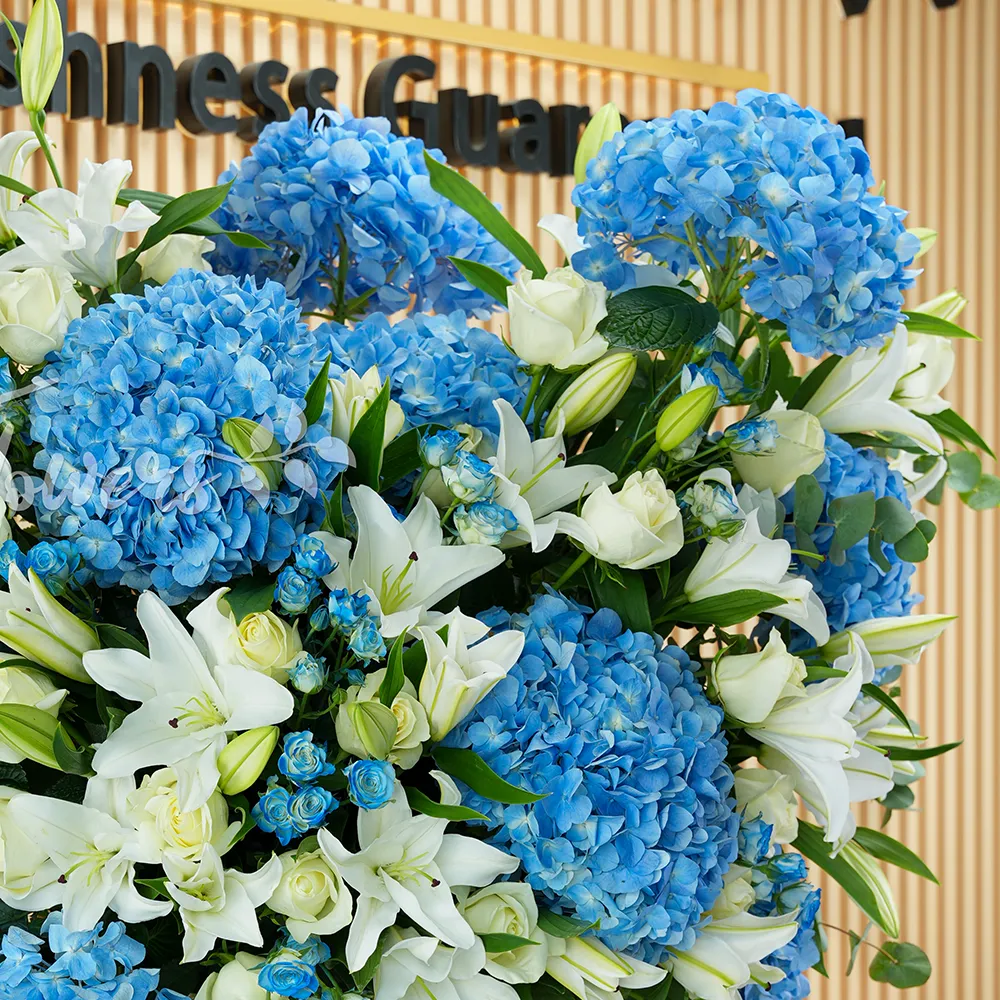 White & Blue flower Vase