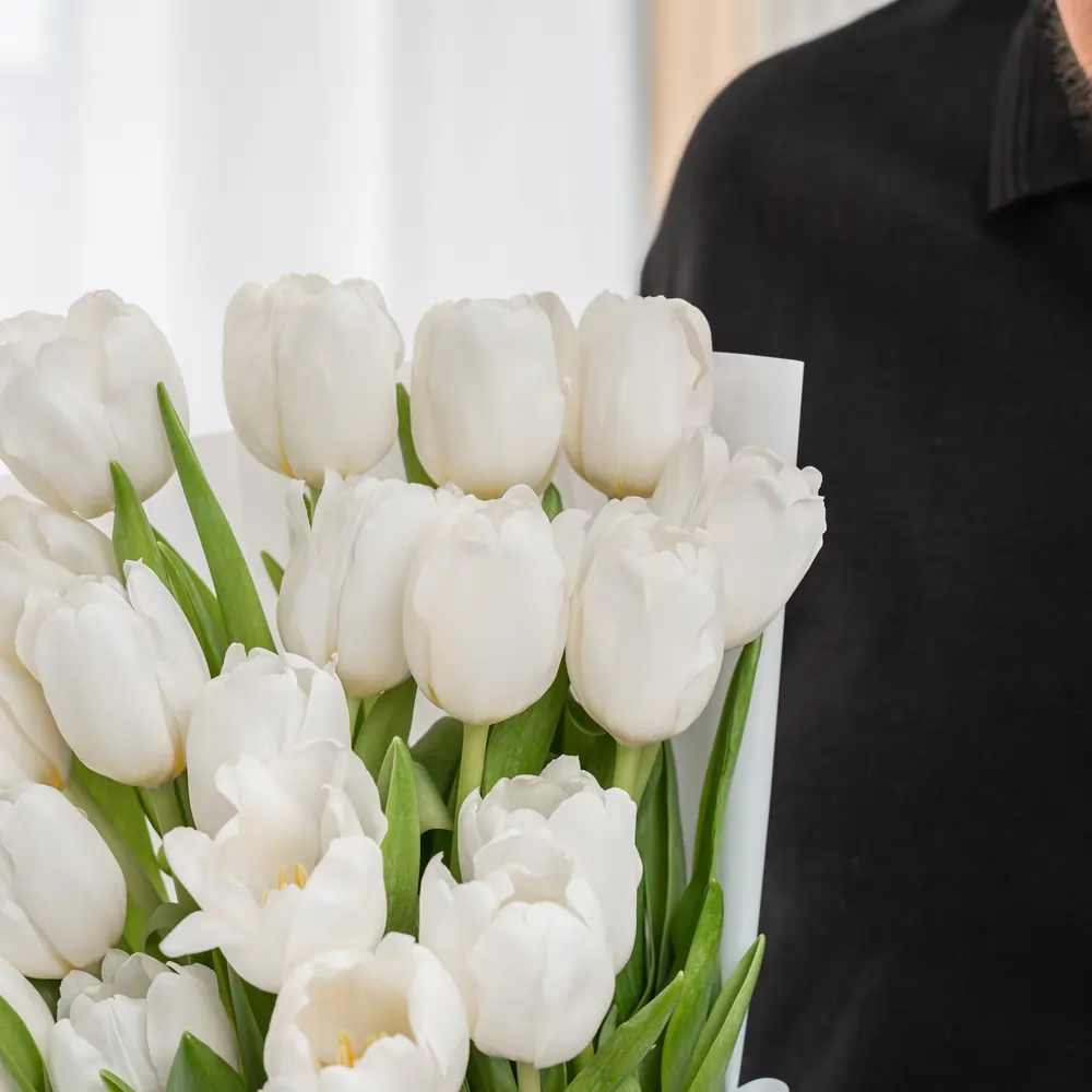 bouquet of 20 white tulips