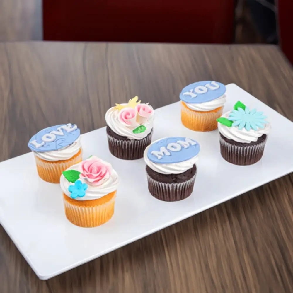 "Love You Mom" themed cupcakes.